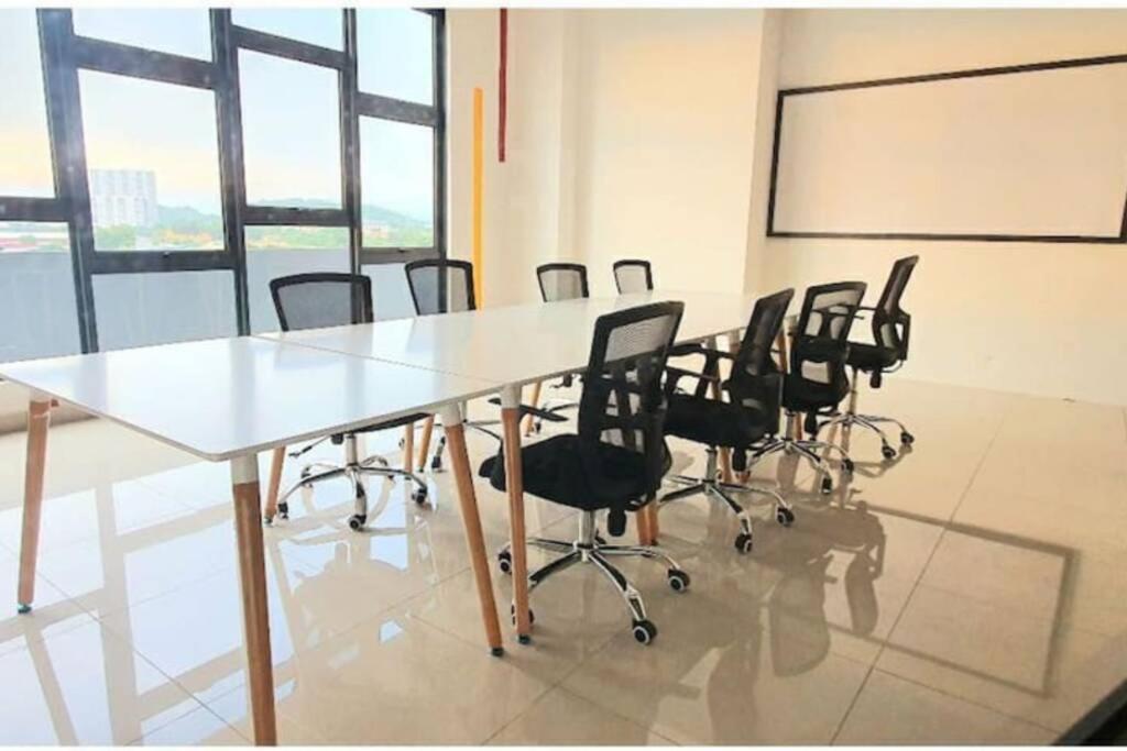 Apple Home 2 At Menara Simfoni, King Size Bed, Cheras, Nexflix, Wifi, Parking Seri Kembangan Exterior photo