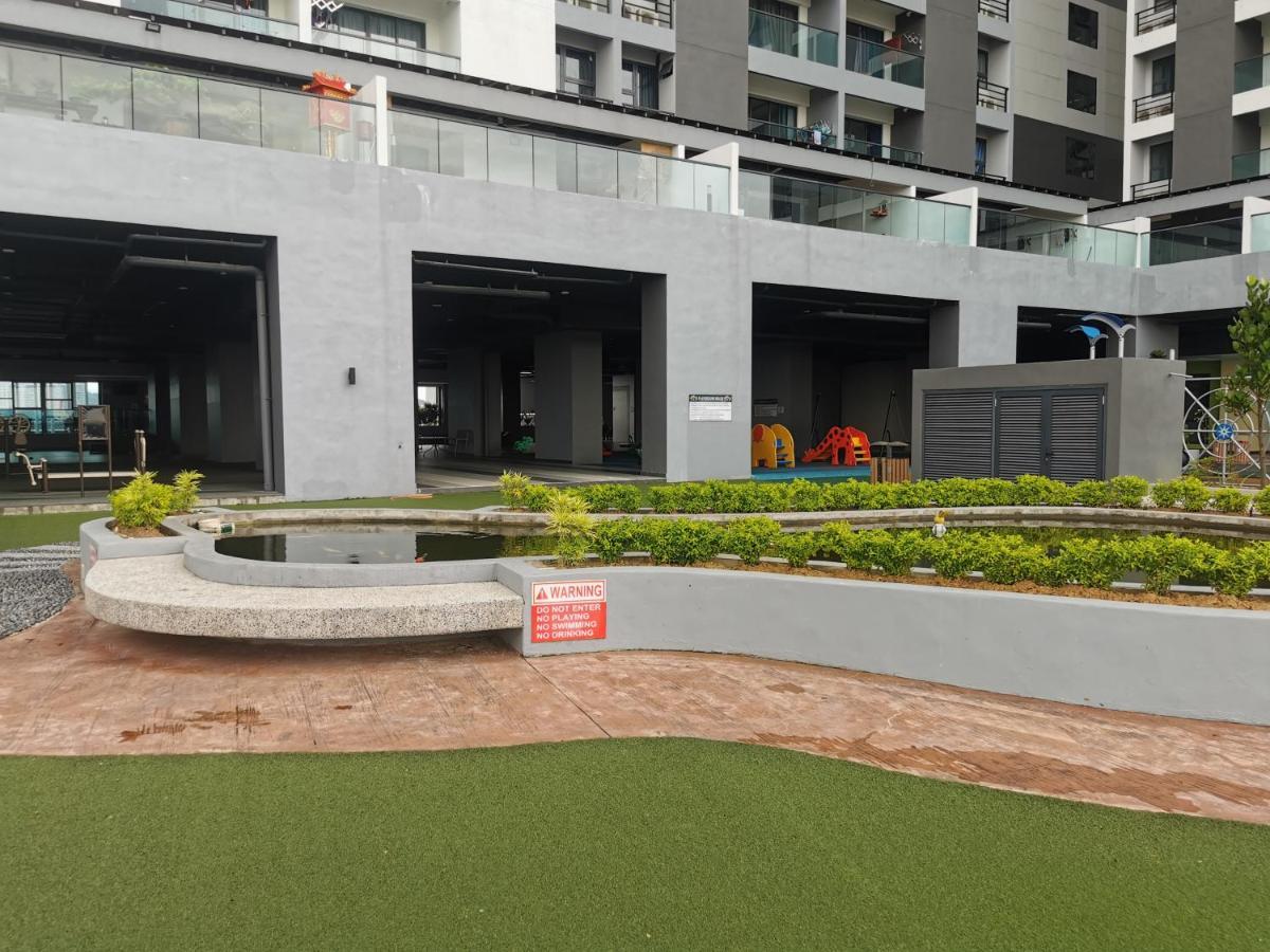 Apple Home 2 At Menara Simfoni, King Size Bed, Cheras, Nexflix, Wifi, Parking Seri Kembangan Exterior photo