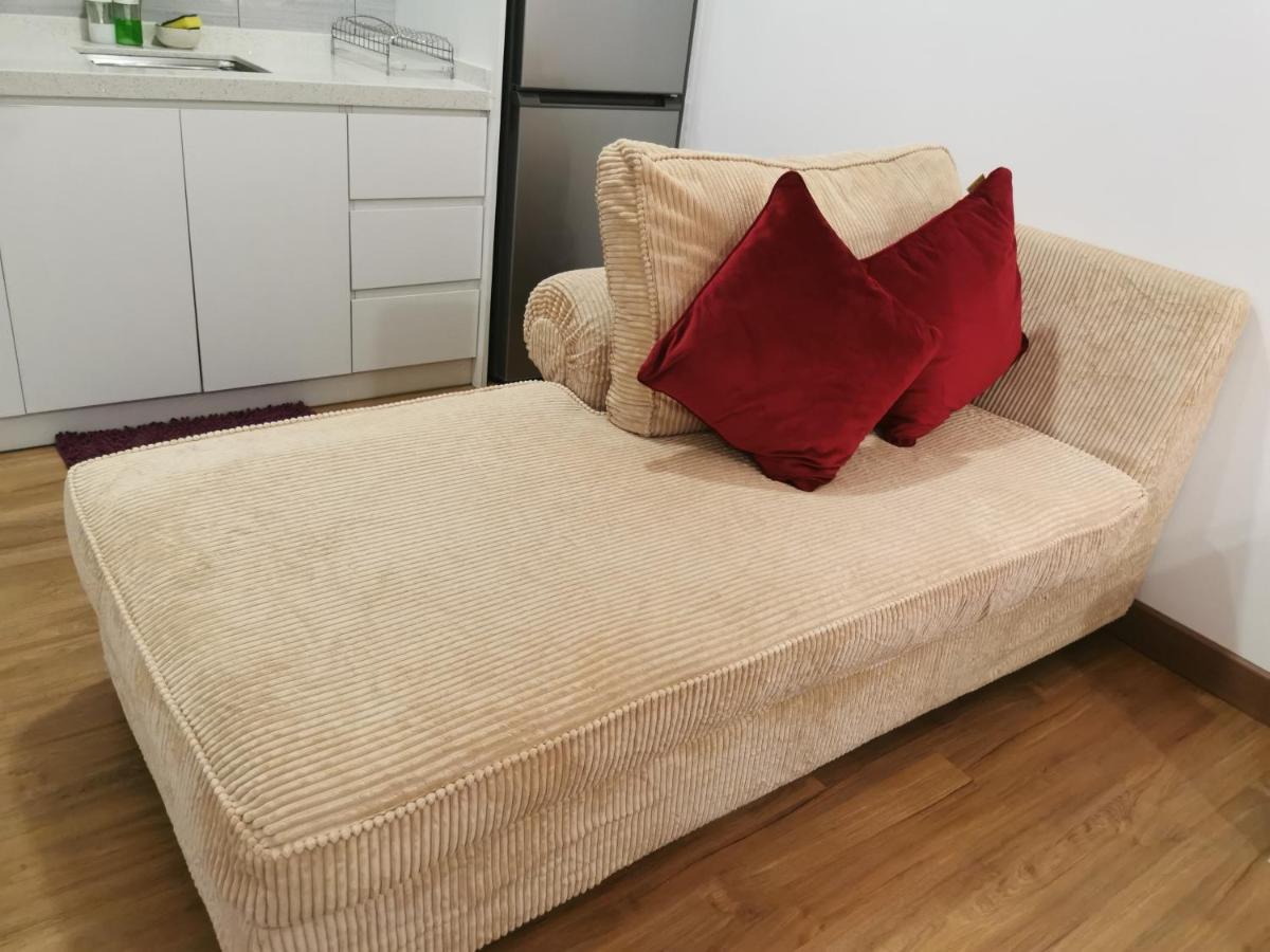 Apple Home 2 At Menara Simfoni, King Size Bed, Cheras, Nexflix, Wifi, Parking Seri Kembangan Exterior photo